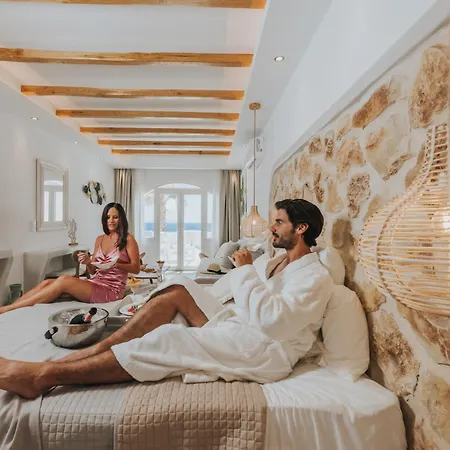 Naxos Grand 4*