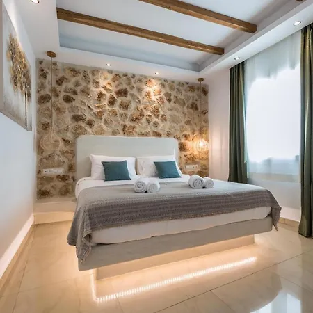 Naxos Grand